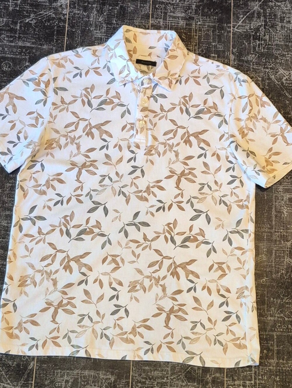 RW & Co. Men's Polo Shirt Cotton White Tan & Green Leaf Pattern Sz Medium NWOT